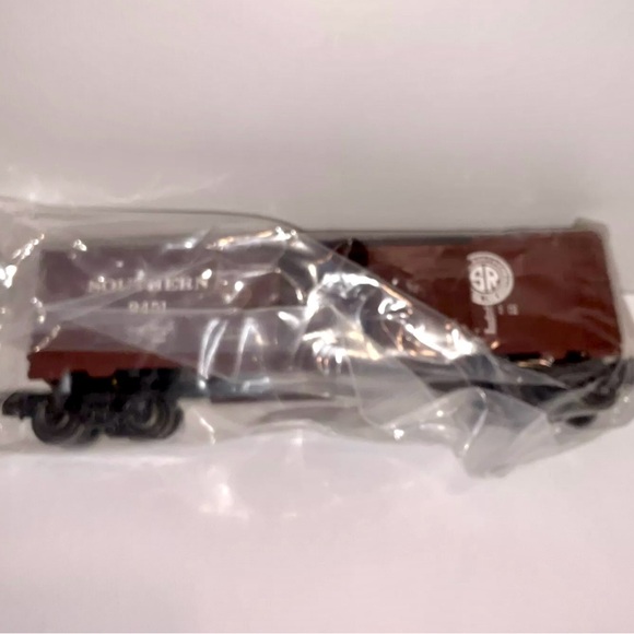 NIB Lionel Trains #6-9451 O-Gauge “Famous American RR Southern Box Car” 1983 - Picture 6 of 7